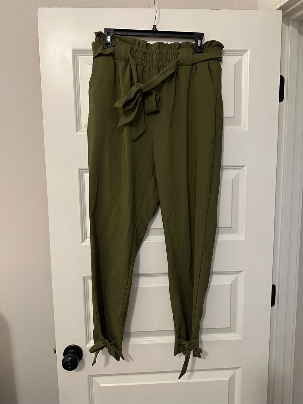 Green joggers with ties and ruffled waist